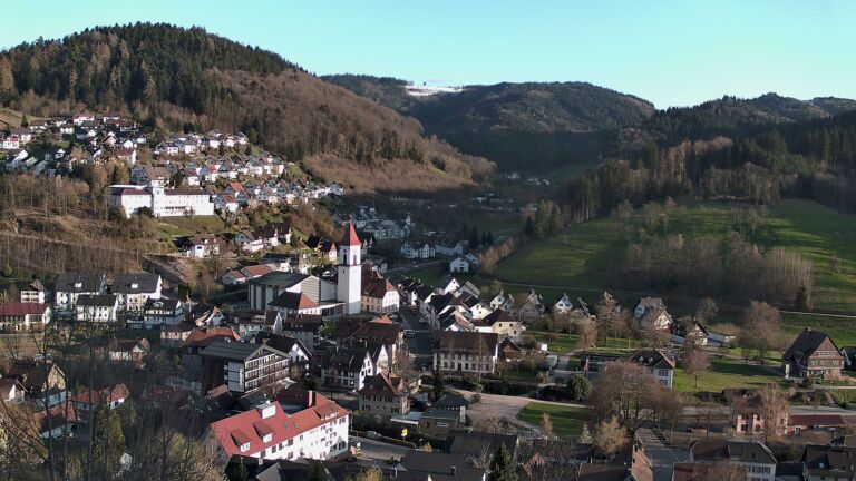 Dieses Bild zeigt eine Webcam-Aufnahme von Ottenhöfen, aufgenommen am Donnerstag, den 02.04.2026 um 19:00 Uhr