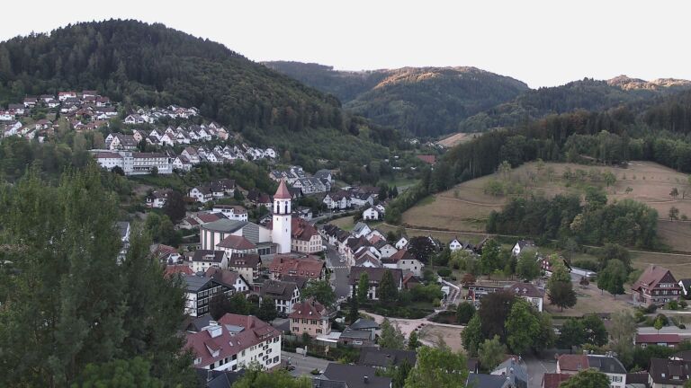 Dieses Bild zeigt eine Webcam-Aufnahme von Ottenhöfen, aufgenommen am Freitag, den 14.08.2026 um 07:00 Uhr