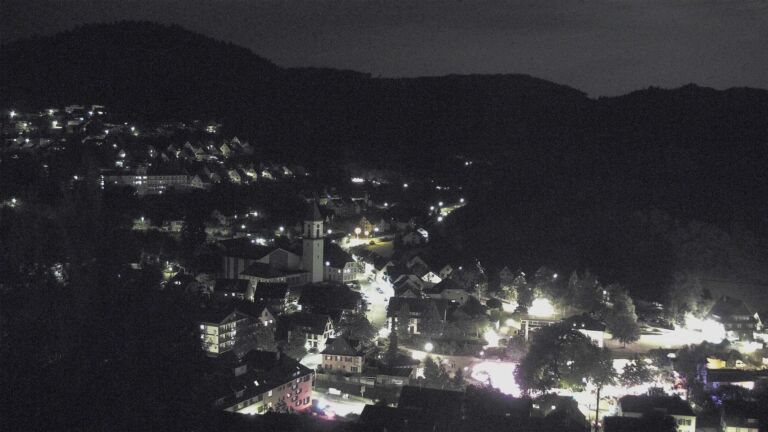 Dieses Bild zeigt eine Webcam-Aufnahme von Ottenhöfen, aufgenommen am Samstag, den 25.07.2026 um 23:30 Uhr