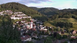 Dieses Bild zeigt eine Webcam-Aufnahme von Ottenhöfen, aufgenommen am Montag, den 01.06.2026 um 20:20 Uhr