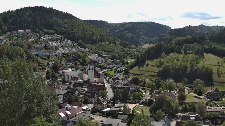 Dieses Bild zeigt eine Webcam-Aufnahme von Ottenhöfen, aufgenommen am Freitag, den 11.09.2026 um 13:20 Uhr