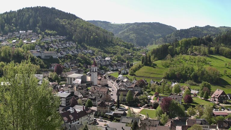 Dieses Bild zeigt eine Webcam-Aufnahme von Ottenhöfen, aufgenommen am Montag, den 27.04.2026 um 10:50 Uhr