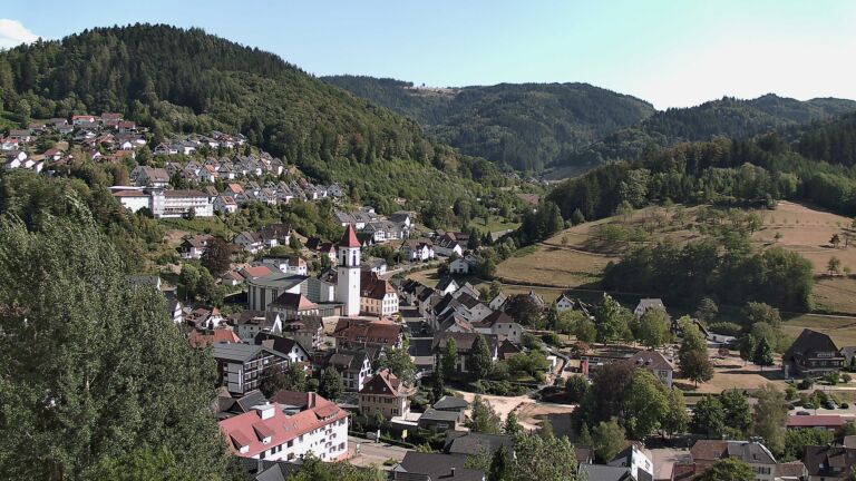 Dieses Bild zeigt eine Webcam-Aufnahme von Ottenhöfen, aufgenommen am Freitag, den 14.08.2026 um 16:50 Uhr