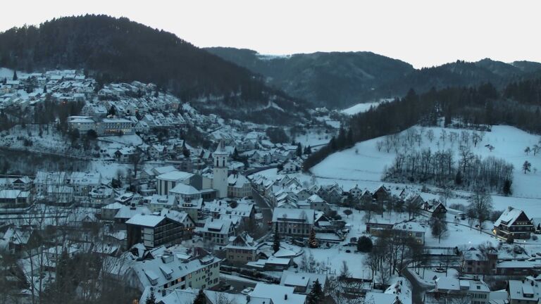 Dieses Bild zeigt eine Webcam-Aufnahme von Ottenhöfen, aufgenommen am Montag, den 05.01.2026 um 08:00 Uhr