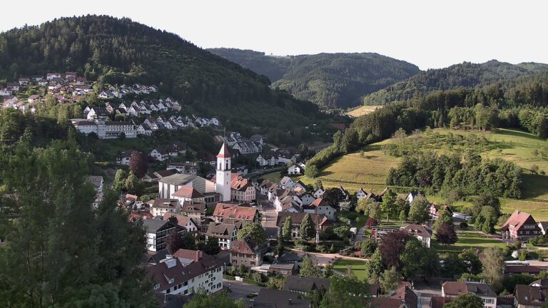 Dieses Bild zeigt eine Webcam-Aufnahme von Ottenhöfen, aufgenommen am Sonntag, den 07.06.2026 um 07:30 Uhr