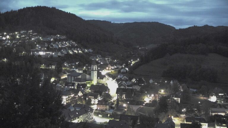 Dieses Bild zeigt eine Webcam-Aufnahme von Ottenhöfen, aufgenommen am Sonntag, den 11.10.2026 um 19:20 Uhr