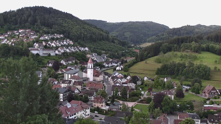 Dieses Bild zeigt eine Webcam-Aufnahme von Ottenhöfen, aufgenommen am Montag, den 08.06.2026 um 06:10 Uhr