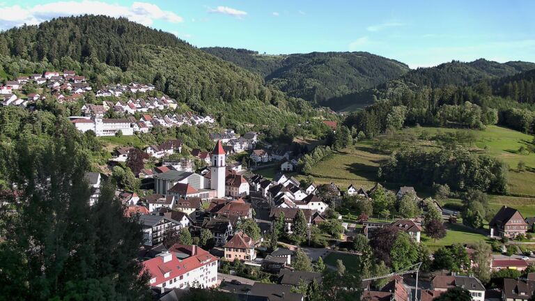 Dieses Bild zeigt eine Webcam-Aufnahme von Ottenhöfen, aufgenommen am Samstag, den 13.06.2026 um 19:30 Uhr