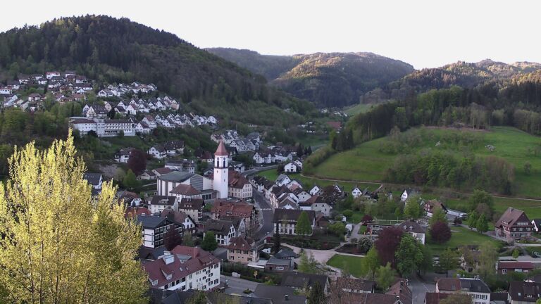 Dieses Bild zeigt eine Webcam-Aufnahme von Ottenhöfen, aufgenommen am Sonntag, den 26.04.2026 um 07:10 Uhr