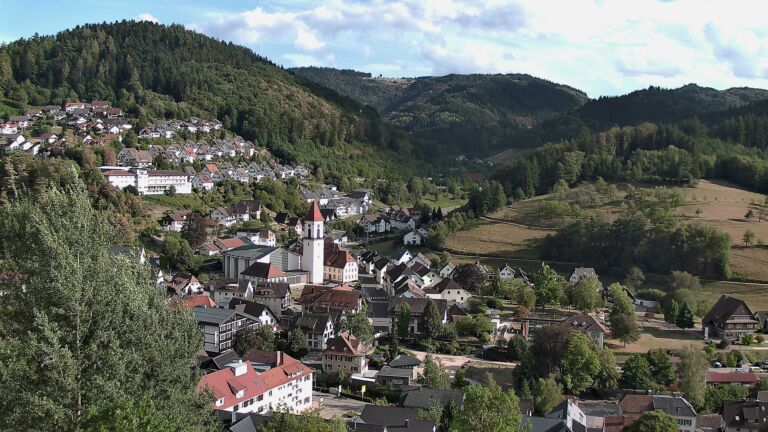 Dieses Bild zeigt eine Webcam-Aufnahme von Ottenhöfen, aufgenommen am Samstag, den 22.08.2026 um 17:50 Uhr