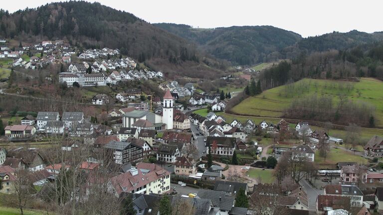 Dieses Bild zeigt eine Webcam-Aufnahme von Ottenhöfen, aufgenommen am Freitag, den 19.12.2025 um 09:40 Uhr