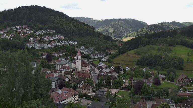 Dieses Bild zeigt eine Webcam-Aufnahme von Ottenhöfen, aufgenommen am Samstag, den 13.06.2026 um 11:10 Uhr