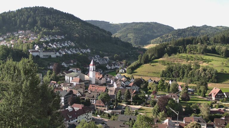 Dieses Bild zeigt eine Webcam-Aufnahme von Ottenhöfen, aufgenommen am Donnerstag, den 25.06.2026 um 07:50 Uhr