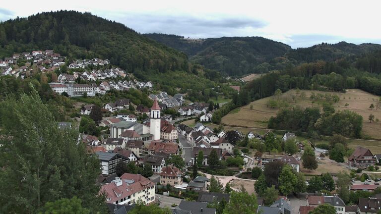 Dieses Bild zeigt eine Webcam-Aufnahme von Ottenhöfen, aufgenommen am Dienstag, den 18.08.2026 um 15:00 Uhr