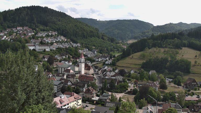 Dieses Bild zeigt eine Webcam-Aufnahme von Ottenhöfen, aufgenommen am Montag, den 03.08.2026 um 15:30 Uhr
