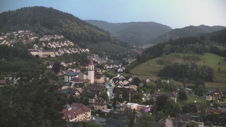 Dieses Bild zeigt eine Webcam-Aufnahme von Ottenhöfen, aufgenommen am Freitag, den 19.06.2026 um 21:30 Uhr