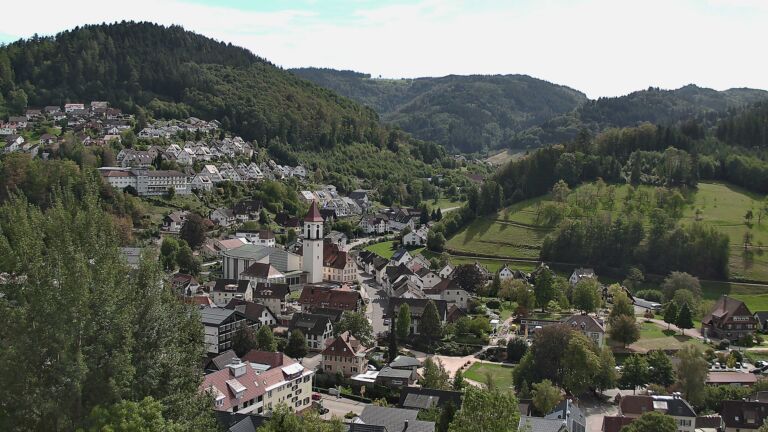 Dieses Bild zeigt eine Webcam-Aufnahme von Ottenhöfen, aufgenommen am Samstag, den 19.09.2026 um 13:40 Uhr