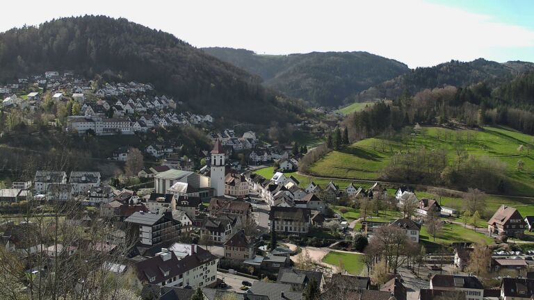 Dieses Bild zeigt eine Webcam-Aufnahme von Ottenhöfen, aufgenommen am Montag, den 06.04.2026 um 10:10 Uhr