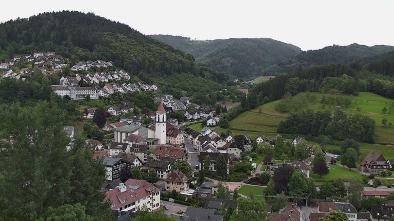 Dieses Bild zeigt eine Webcam-Aufnahme von Ottenhöfen, aufgenommen am Samstag, den 13.06.2026 um 08:20 Uhr