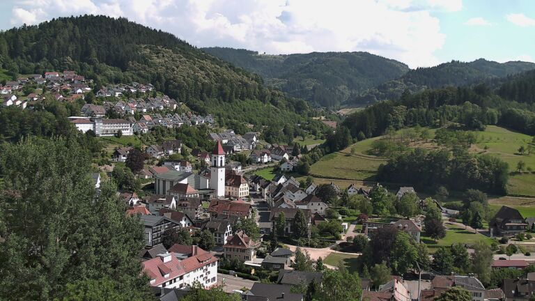 Dieses Bild zeigt eine Webcam-Aufnahme von Ottenhöfen, aufgenommen am Samstag, den 27.06.2026 um 16:40 Uhr