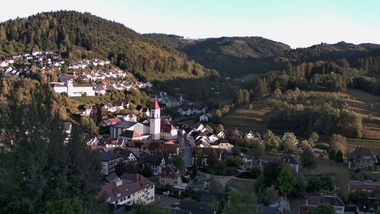 Dieses Bild zeigt eine Webcam-Aufnahme von Ottenhöfen, aufgenommen am Montag, den 31.08.2026 um 19:20 Uhr