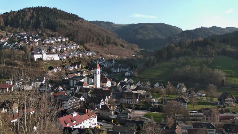 Dieses Bild zeigt eine Webcam-Aufnahme von Ottenhöfen, aufgenommen am Donnerstag, den 19.03.2026 um 17:20 Uhr