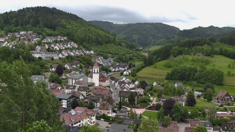 Dieses Bild zeigt eine Webcam-Aufnahme von Ottenhöfen, aufgenommen am Mittwoch, den 20.05.2026 um 16:30 Uhr