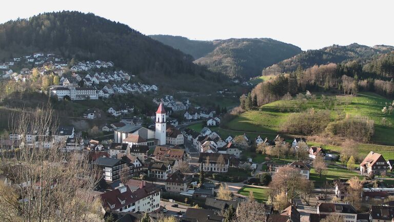 Dieses Bild zeigt eine Webcam-Aufnahme von Ottenhöfen, aufgenommen am Dienstag, den 07.04.2026 um 08:10 Uhr