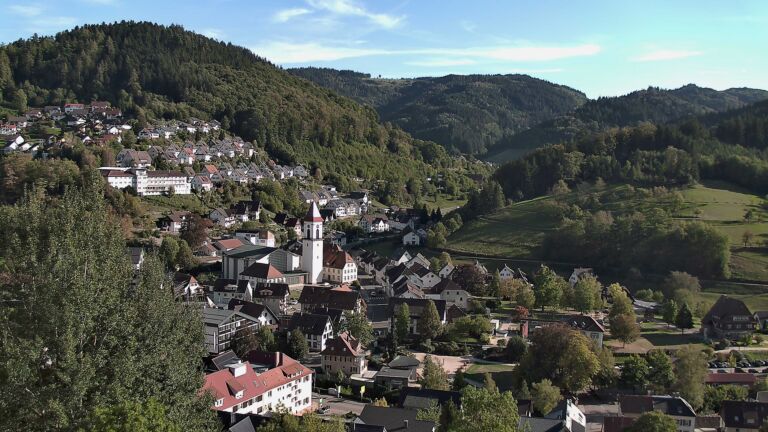 Dieses Bild zeigt eine Webcam-Aufnahme von Ottenhöfen, aufgenommen am Samstag, den 26.09.2026 um 16:50 Uhr