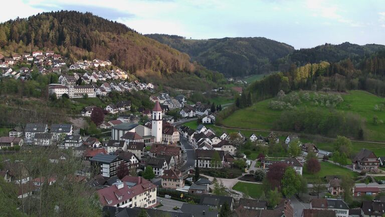 Dieses Bild zeigt eine Webcam-Aufnahme von Ottenhöfen, aufgenommen am Samstag, den 18.04.2026 um 19:50 Uhr