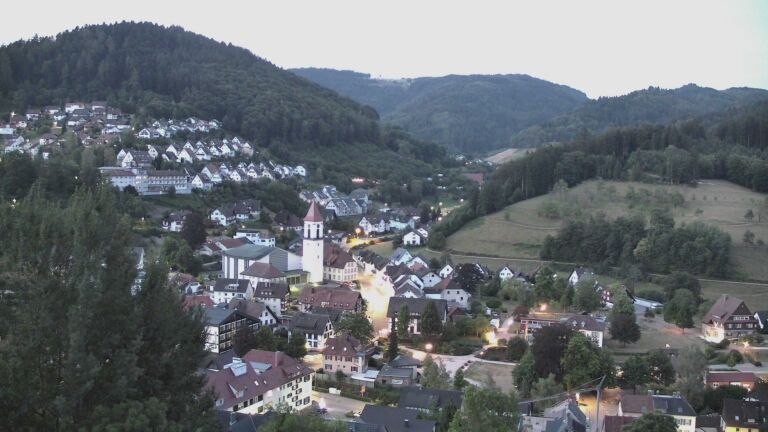 Dieses Bild zeigt eine Webcam-Aufnahme von Ottenhöfen, aufgenommen am Dienstag, den 04.08.2026 um 05:30 Uhr
