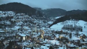 Dieses Bild zeigt eine Webcam-Aufnahme von Ottenhöfen, aufgenommen am Donnerstag, den 08.01.2026 um 17:10 Uhr