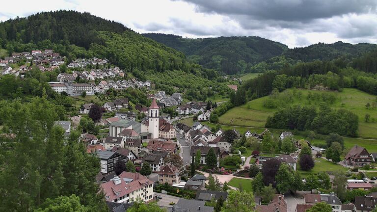 Dieses Bild zeigt eine Webcam-Aufnahme von Ottenhöfen, aufgenommen am Dienstag, den 19.05.2026 um 14:10 Uhr