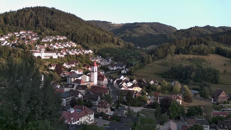 Dieses Bild zeigt eine Webcam-Aufnahme von Ottenhöfen, aufgenommen am Montag, den 20.07.2026 um 20:30 Uhr