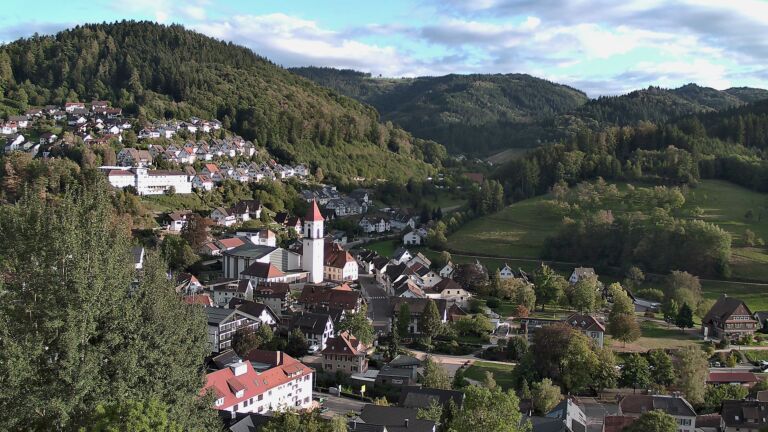 Dieses Bild zeigt eine Webcam-Aufnahme von Ottenhöfen, aufgenommen am Freitag, den 18.09.2026 um 18:20 Uhr