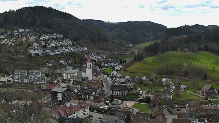 Dieses Bild zeigt eine Webcam-Aufnahme von Ottenhöfen, aufgenommen am Sonntag, den 05.04.2026 um 10:30 Uhr