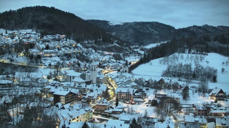 Dieses Bild zeigt eine Webcam-Aufnahme von Ottenhöfen, aufgenommen am Sonntag, den 04.01.2026 um 07:50 Uhr