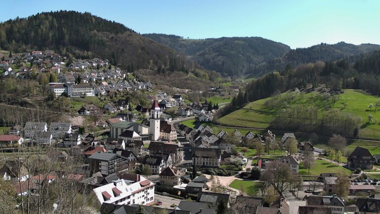 Dieses Bild zeigt eine Webcam-Aufnahme von Ottenhöfen, aufgenommen am Mittwoch, den 08.04.2026 um 15:30 Uhr