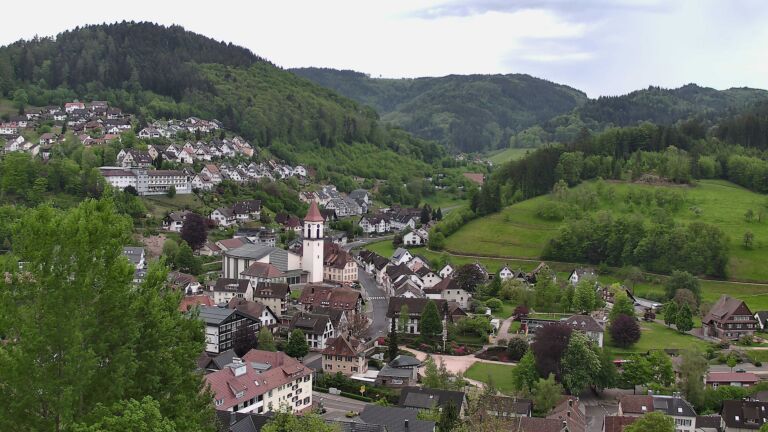 Dieses Bild zeigt eine Webcam-Aufnahme von Ottenhöfen, aufgenommen am Sonntag, den 03.05.2026 um 08:50 Uhr