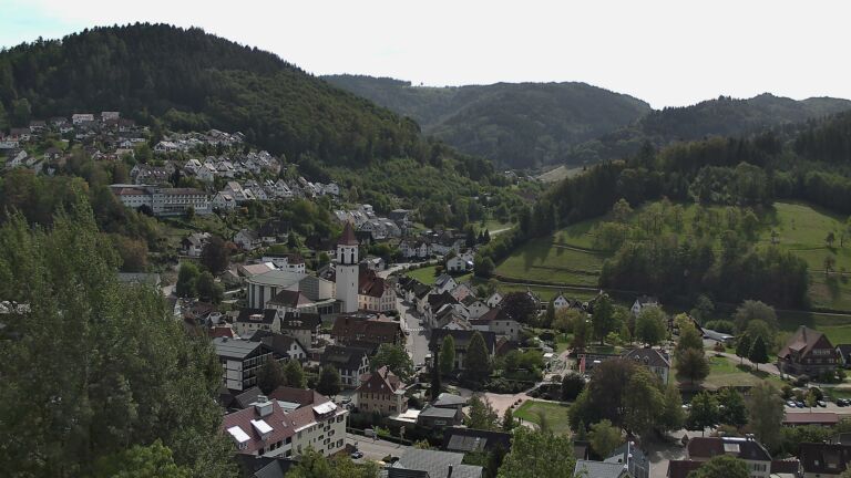 Dieses Bild zeigt eine Webcam-Aufnahme von Ottenhöfen, aufgenommen am Montag, den 21.09.2026 um 13:10 Uhr