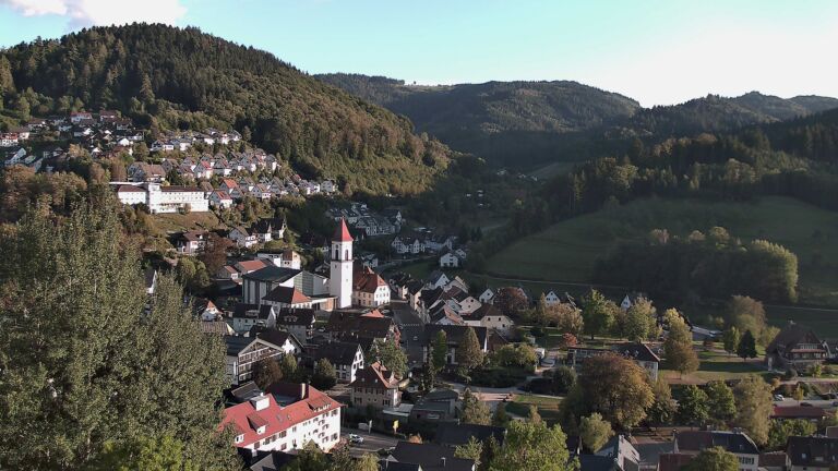 Dieses Bild zeigt eine Webcam-Aufnahme von Ottenhöfen, aufgenommen am Dienstag, den 06.10.2026 um 17:50 Uhr