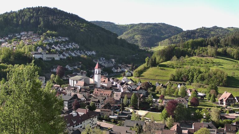 Dieses Bild zeigt eine Webcam-Aufnahme von Ottenhöfen, aufgenommen am Freitag, den 01.05.2026 um 08:40 Uhr