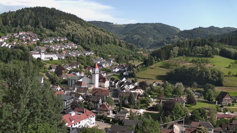 Dieses Bild zeigt eine Webcam-Aufnahme von Ottenhöfen, aufgenommen am Montag, den 22.06.2026 um 18:10 Uhr