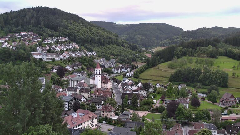 Dieses Bild zeigt eine Webcam-Aufnahme von Ottenhöfen, aufgenommen am Samstag, den 13.06.2026 um 06:30 Uhr