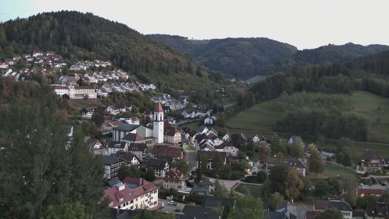 Dieses Bild zeigt eine Webcam-Aufnahme von Ottenhöfen, aufgenommen am Dienstag, den 06.10.2026 um 19:10 Uhr