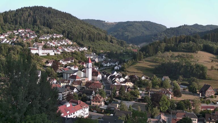 Dieses Bild zeigt eine Webcam-Aufnahme von Ottenhöfen, aufgenommen am Donnerstag, den 30.07.2026 um 19:40 Uhr