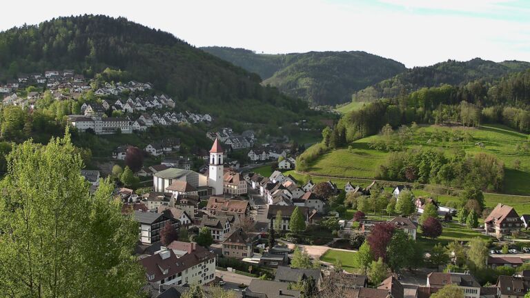 Dieses Bild zeigt eine Webcam-Aufnahme von Ottenhöfen, aufgenommen am Dienstag, den 28.04.2026 um 08:20 Uhr
