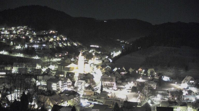 Dieses Bild zeigt eine Webcam-Aufnahme von Ottenhöfen, aufgenommen am Montag, den 05.01.2026 um 20:00 Uhr