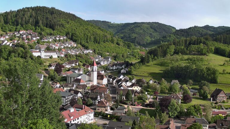 Dieses Bild zeigt eine Webcam-Aufnahme von Ottenhöfen, aufgenommen am Samstag, den 16.05.2026 um 18:30 Uhr