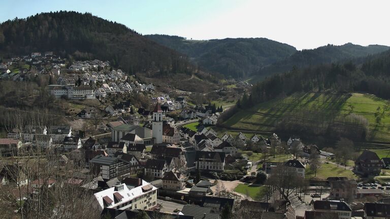 Dieses Bild zeigt eine Webcam-Aufnahme von Ottenhöfen, aufgenommen am Freitag, den 27.02.2026 um 13:50 Uhr